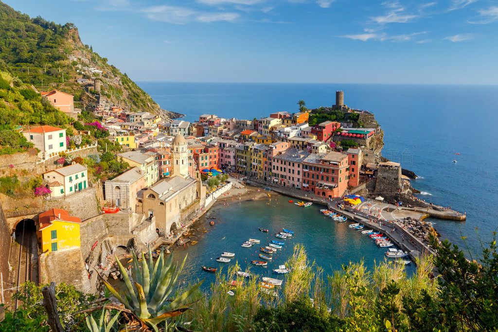 ΤкذĹׯӸɽ Vernazza ʱϸۿڵľɫҹ԰ǡ