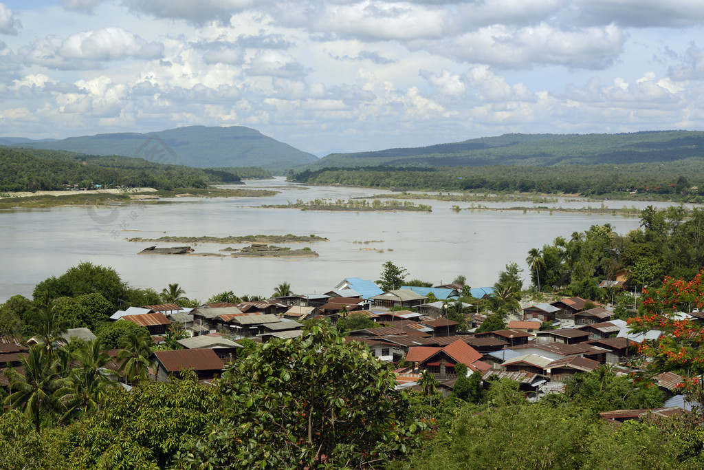 泰國東北部伊桑地區烏汶叻差他尼省孔切附近帕泰姆國家公園的湄公河