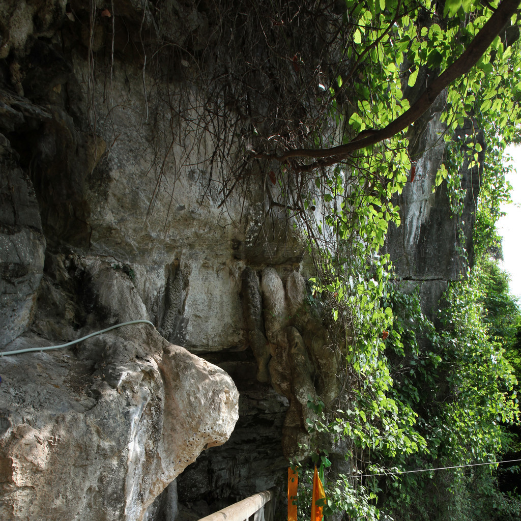 θɵв Tha Khaek и Tham Pa Fa Χľۡ LAO KHAMMUAN 