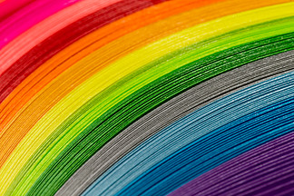 彩虹色的纸条作为彩色背景