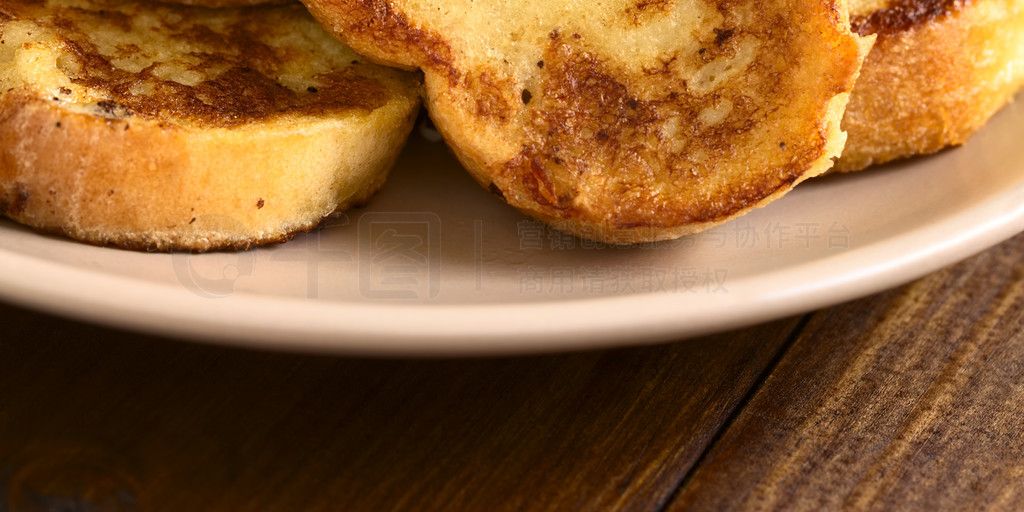 ʽ˾ɷʽۺƳɣȻ㣨Selective FocusFocus on the upper part of the Standing toast