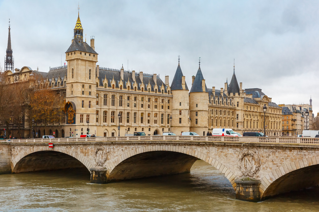 ɺϵ Pont au Change  Conciergerie