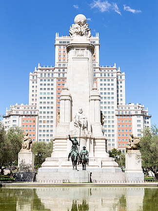 西班牙马德里广场塞万提斯、堂<i>吉</i><i>诃</i>德和桑乔潘萨纪念碑