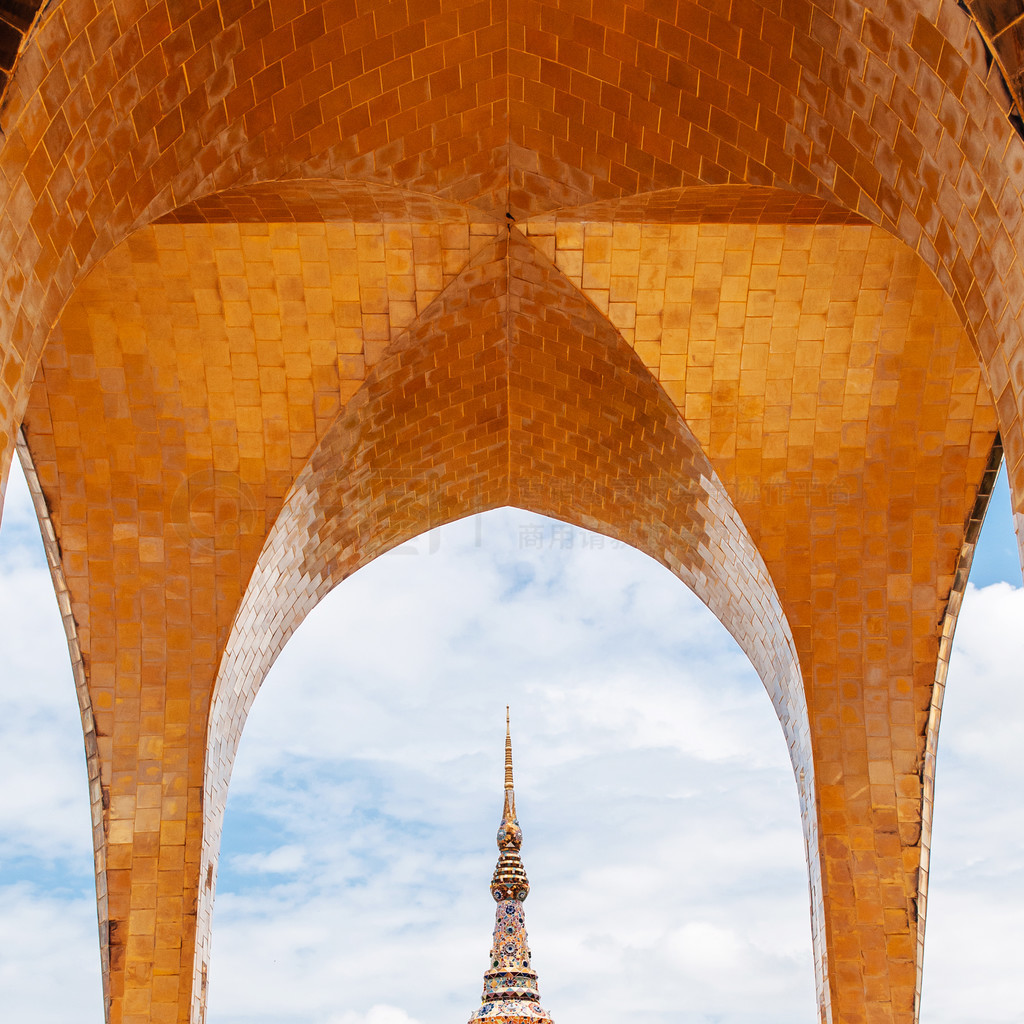 ̩̲븮Ƶ (Wat Phra That Pha Kaew) ͽ