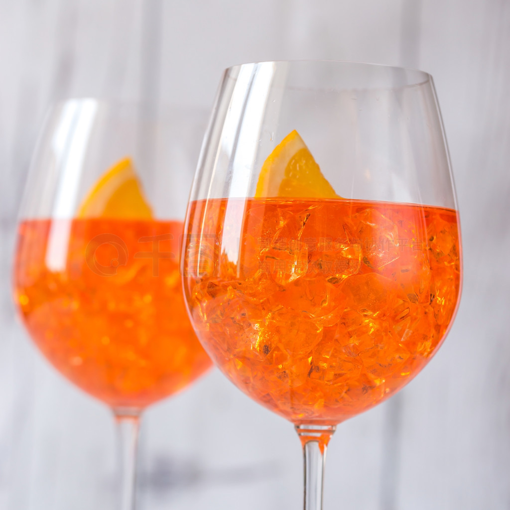 ɫľʱϵһ Aperol Spritz β