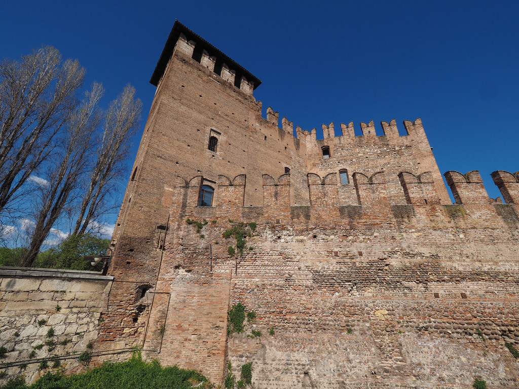 Ponte di CastelvecchioΪϳǱţ Ponte ScaligeroΪ Scaliger ţάɵİϽܺϡ Castelvecchio άɵ