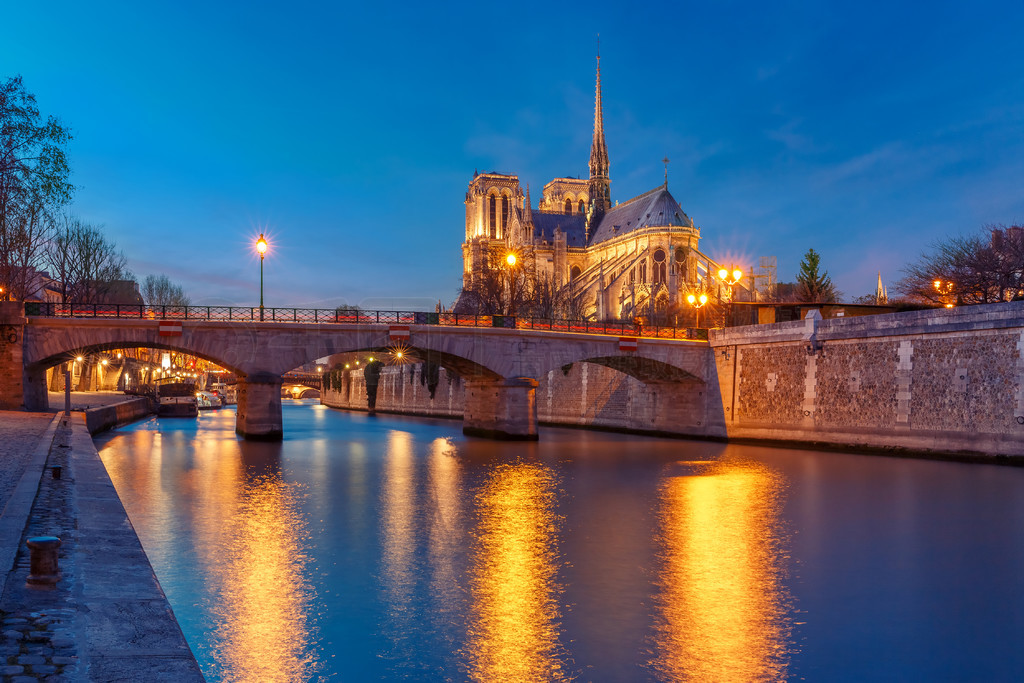 ʥĸԺúʹ Pont de l'Archeveche ţڰɫʱִ Quai de la Tournelle 裬