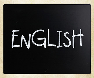 英文”用白粉笔在黑板上手写。”