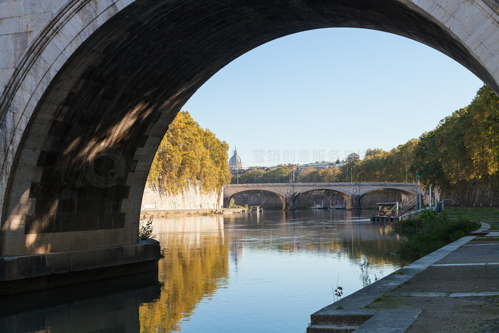 ǰ  ＾糿̨Ӻ Ponte Umberto I