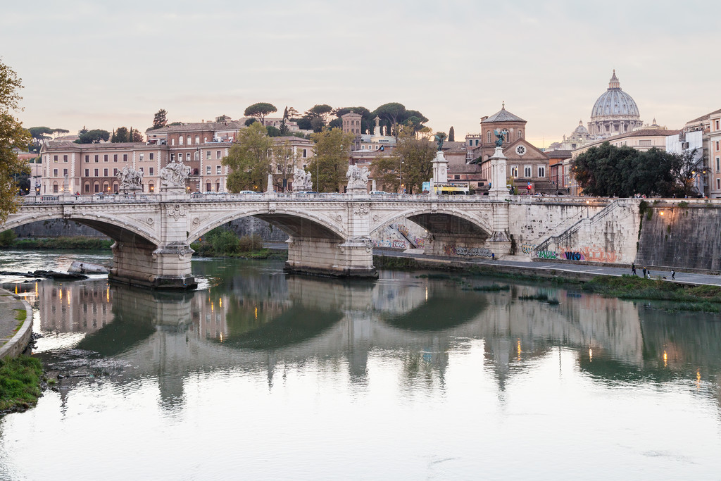 ǰ  ̨Ӻ Ponte Vittorio Emanuele IIٸʥ˵ôõԲڻƻʱ