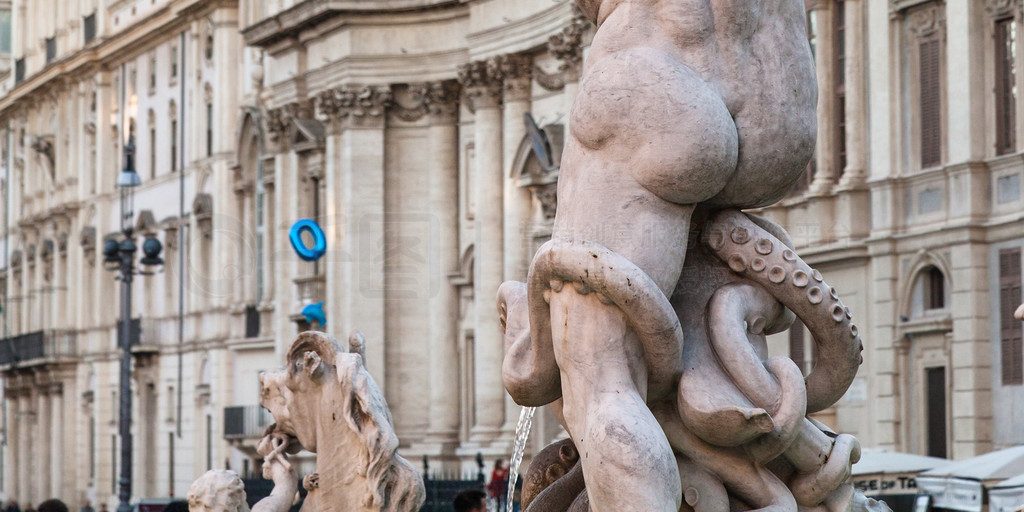 ǰ-ɹ㳡ϵİõ Fontana del NettunoȪʥ