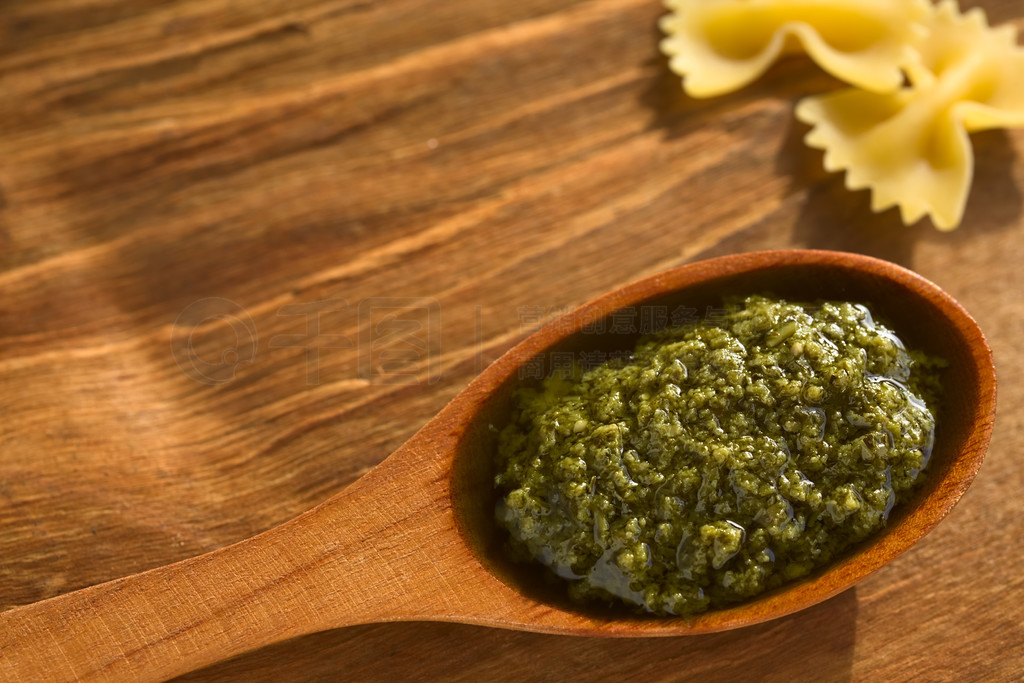 Pesto alla genovese ա⡢͡ӺƳɣʳĴͳ֭ȻľͷϣѡԽ㣬⽴м䣩