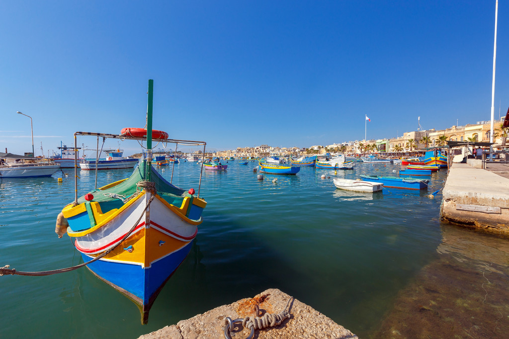 ʲˡͳ洬.. ͳʶ˵洬 Luzzi ڸۿ Marsaxlokk