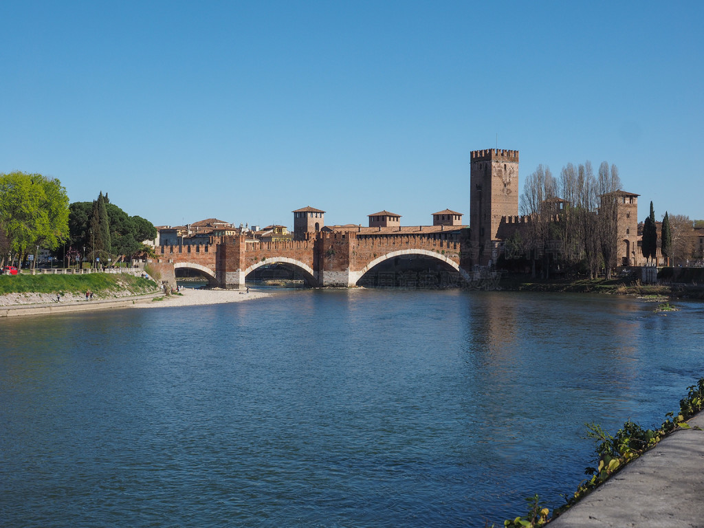 Ponte di CastelvecchioΪϳǱţ Ponte ScaligeroΪ Scaliger ţάɵİϽܺϡ Castelvecchio άɵ