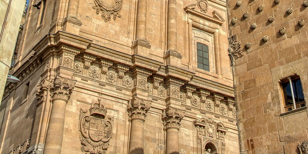  Casa de las Conchas ˹ La Clerecia á