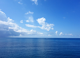 美丽的大<i>海</i>和蓝天