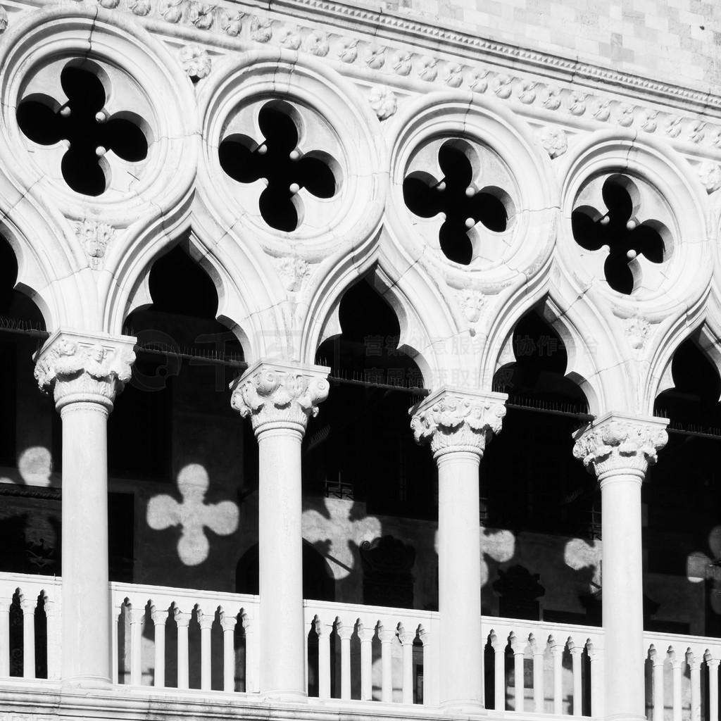 ˹ܶ (Doges Palace) ʮּڰͼ