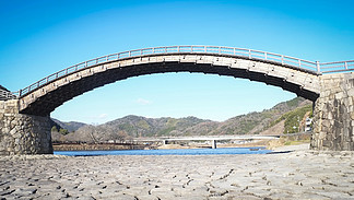 Iwakuni Yamaguchi Japan Kintaikyo Bridge over the Nishiki River with blue sky / 5 拱形木桥是日本的文化财产