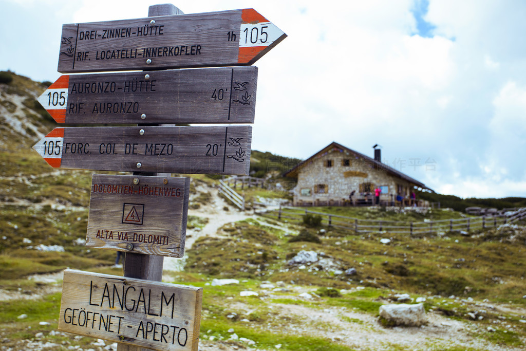 ׵ɽͽС rifugio ϵľơTre Cime di Lavaredo