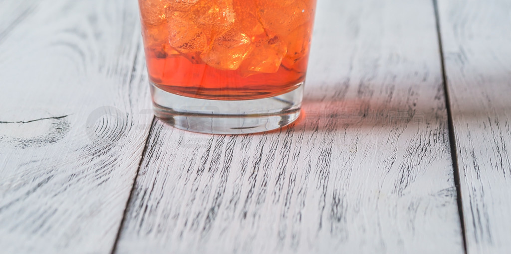 ɫľʱϵһ Aperol Spritz β