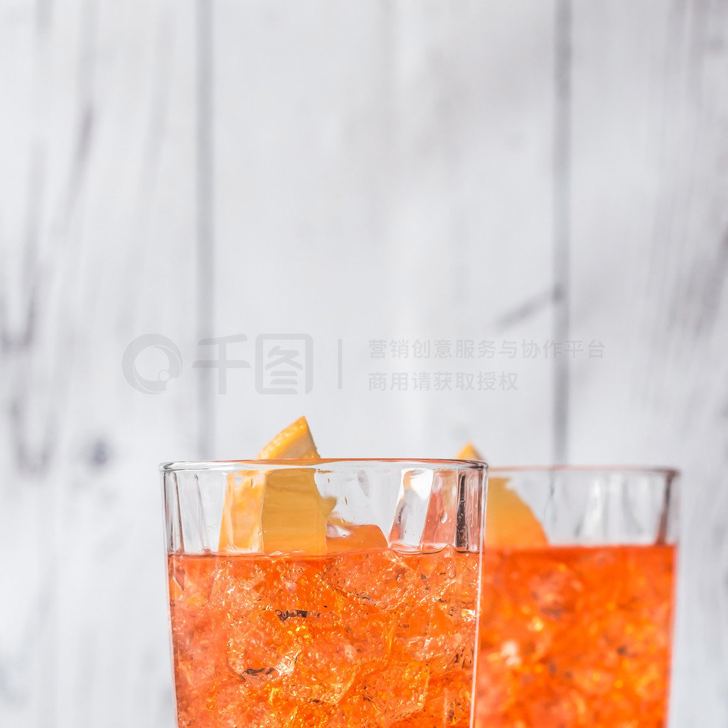 ɫľʱϵһ Aperol Spritz β