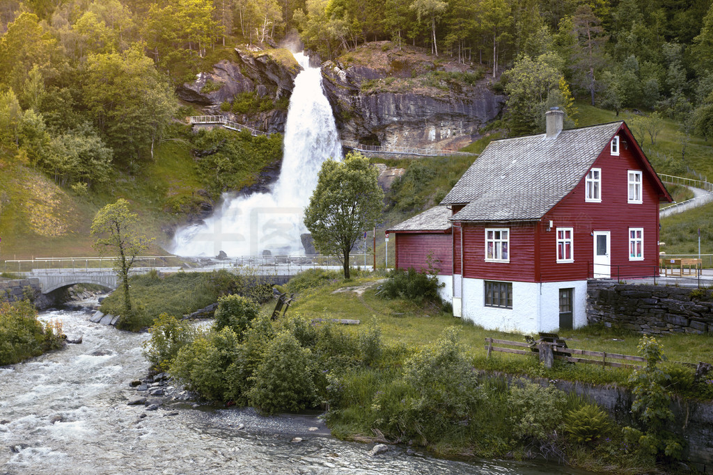 ŲͳŲľݺͱе steinsdalsfossen ٲ