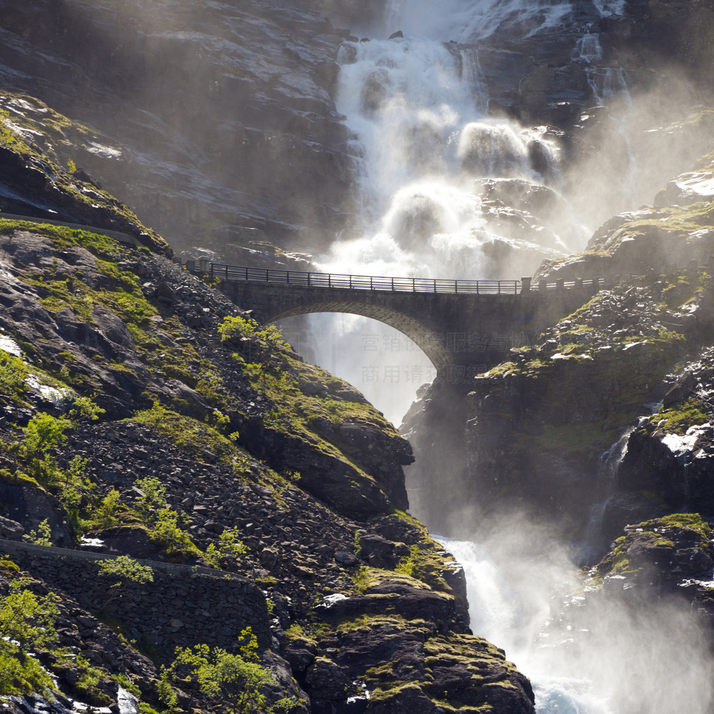 Trollstigeveien ·ϵĹźٲ  Ųɽѵĵ·