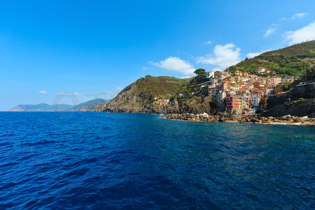  Manarola ͼҹ԰ׯ֮һǺͶϵ½֮䡣Ŀȫǡ