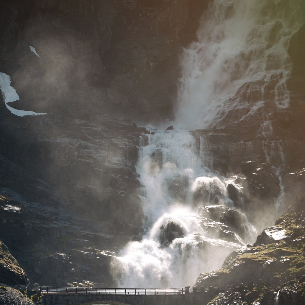 Trollstigeveien ·ϵĹźٲ  Ųɽѵĵ·