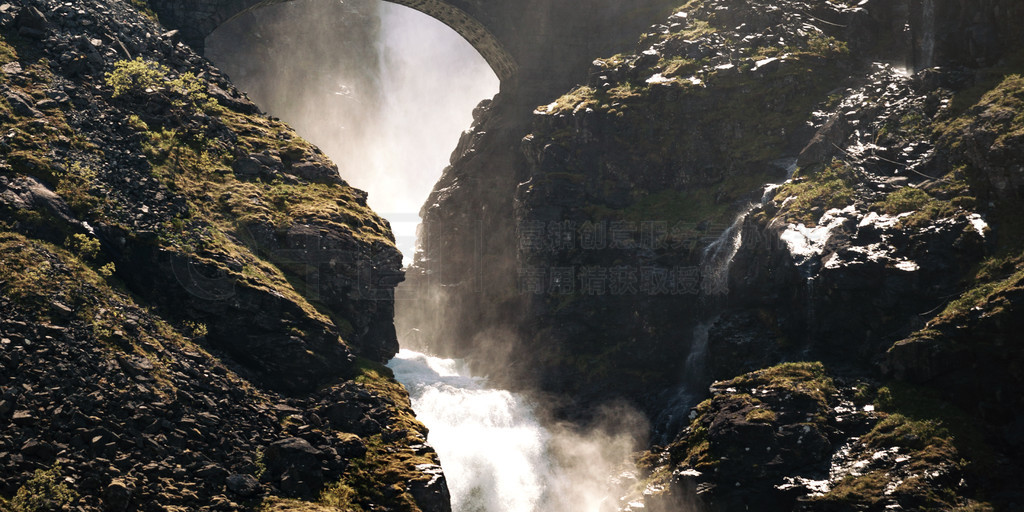 Trollstigeveien ·ϵĹźٲ  Ųɽѵĵ·