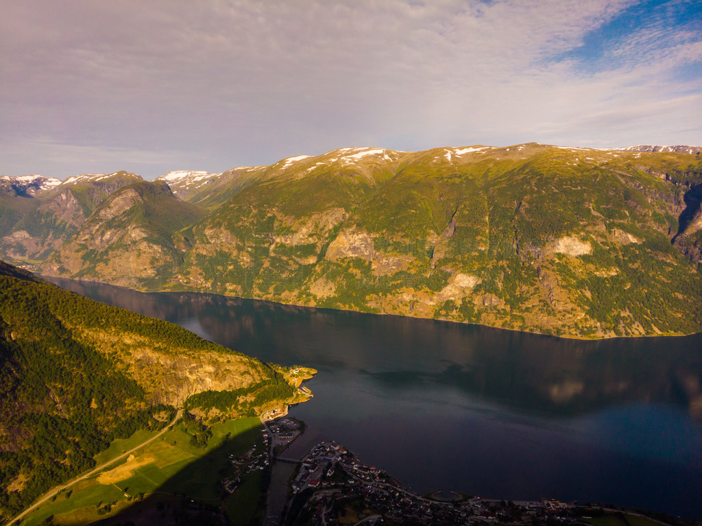 Aurlandsfjord 峡湾景观，挪威斯堪的纳维亚半岛。国家旅游路线 Aurlandsfjellet.. 峡湾景观 ...