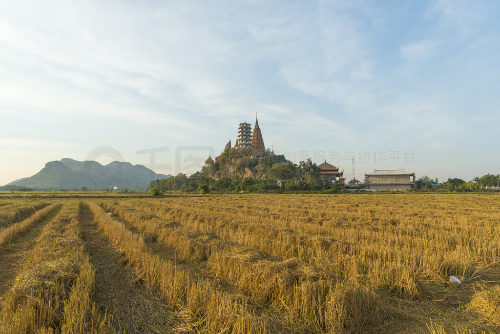 ̸̩Ѩ (Wat Tham Sua)