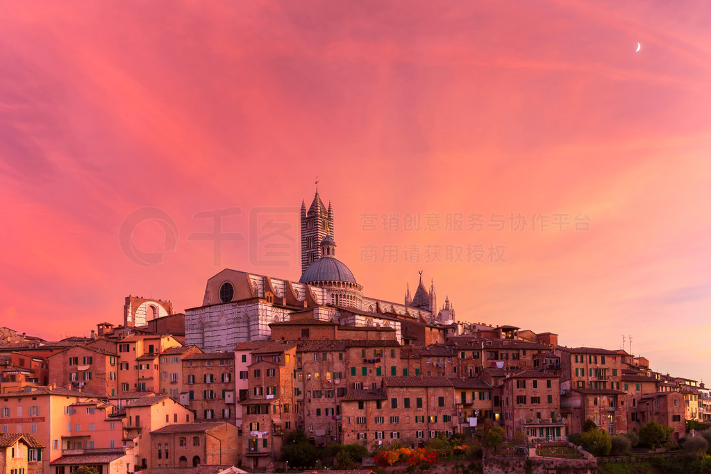 Үɴã˹ɣ˹ɵ׳У͵ҮɴԲ¥Duomo di Siena ͳҮϳǵɫ