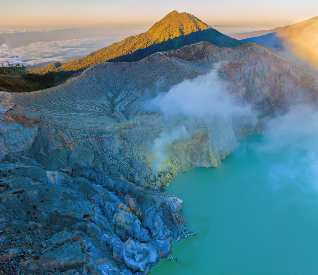 Kawah Ijen ɽʯͼճʱʯˮӡǶצ۵ȫȻ۱