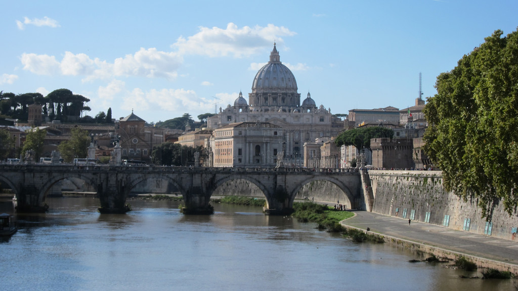 ٸԳǣĳһͼȫʥ˵ôá Ponte Sant Angelo ̨ƻ衣ʥ˵ý̻ʴõĵӰʥ˵ô