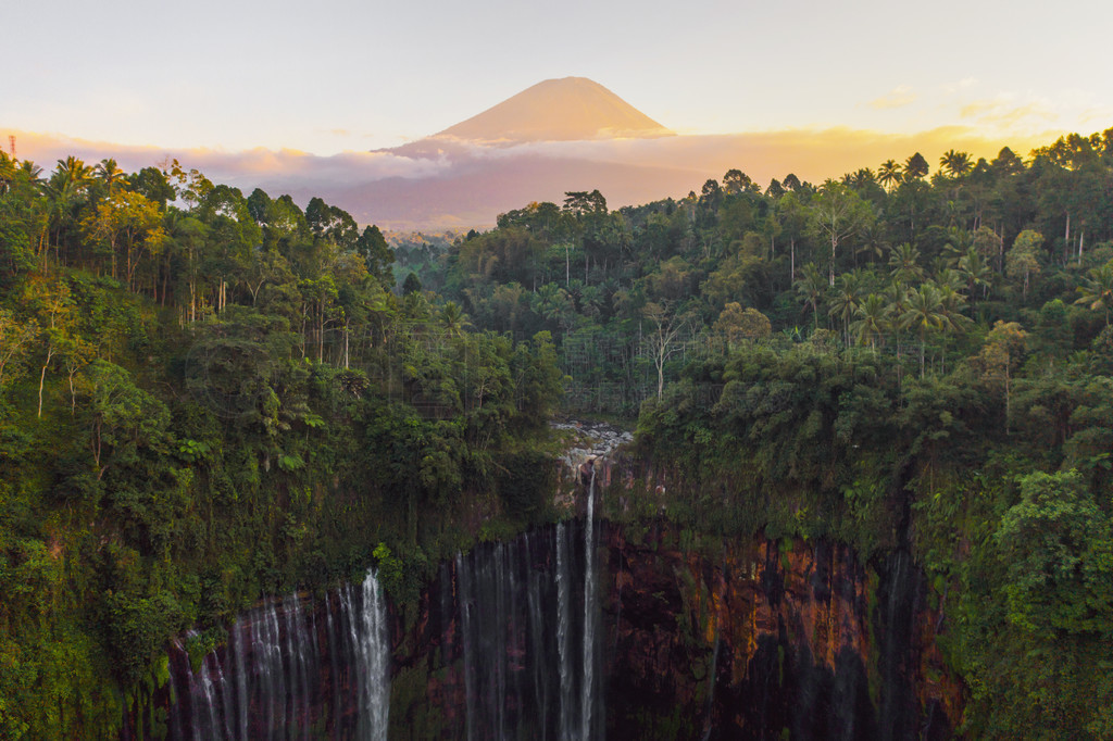 Tumpak Sewu ٲ Semeru ɽճʱͼλӡ¬õĶצۡȻ۱