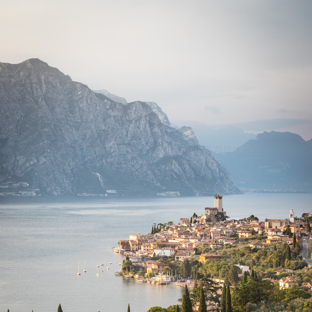 ׵ɽ٣lago di garda ԰ʫĺߺͿɰСׯ Malcesine