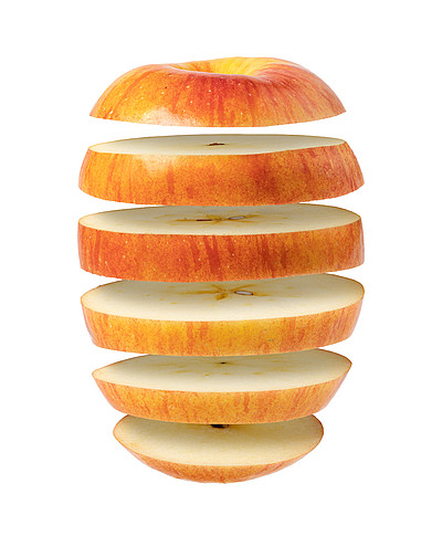 孤立在白色背景上的切片红苹果白色背景上的飞苹果