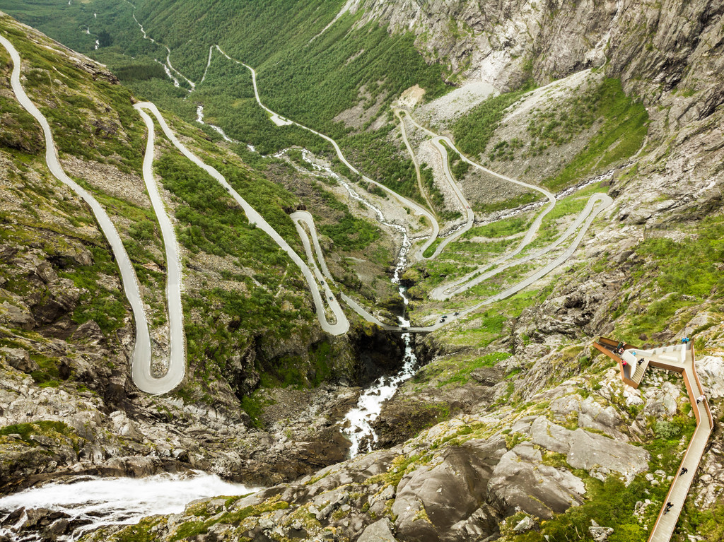 ͼTrolls Path Trollstigen  Trollstigveien ѵķ羰ɽ·۾̨Ųŷޡ·ߡŲ޶˹ٸɽ·