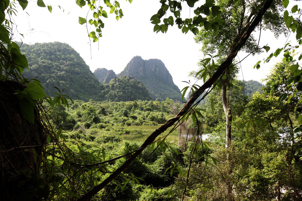 θɵв Tha Khaek и Tham Pa Fa Χľۡ LAO KHAMMUAN 