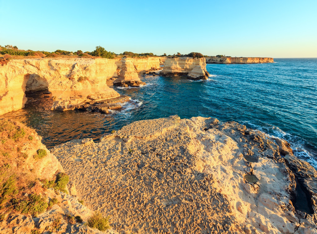 羰续ĺ¡ʯź̴ (faraglioni)糿£λǴк Torre Sant Andrea