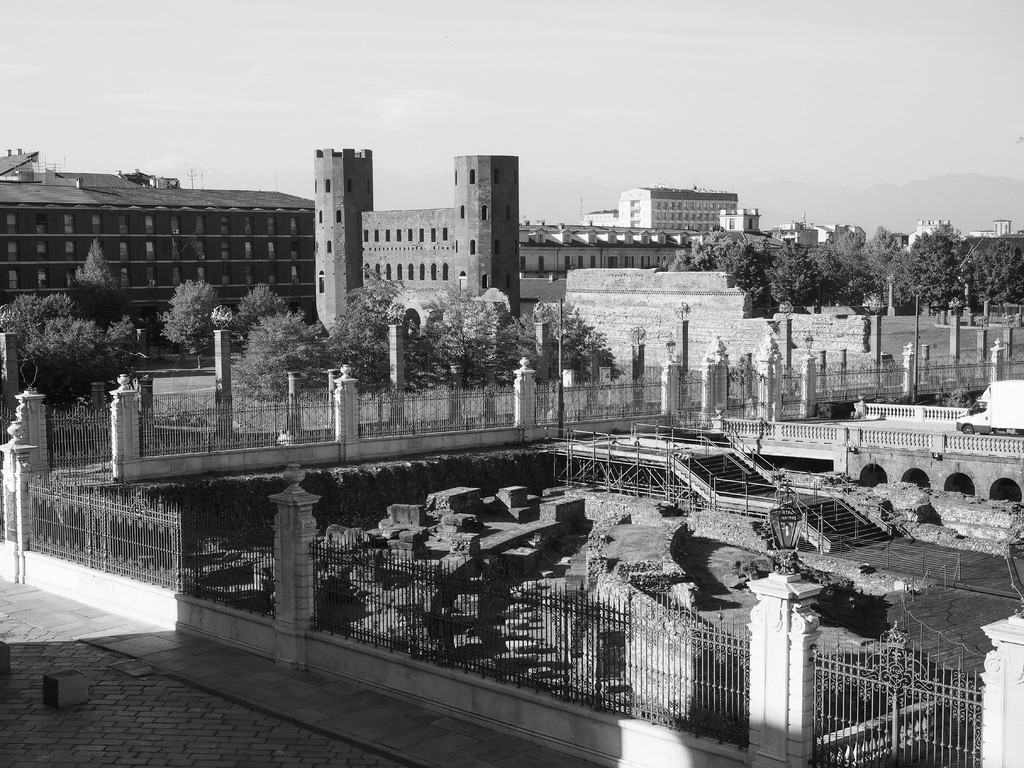 Porta Palatina (Palatine Gate) 飬ڰ䡣 Porta Palatina () ڶĺڰ