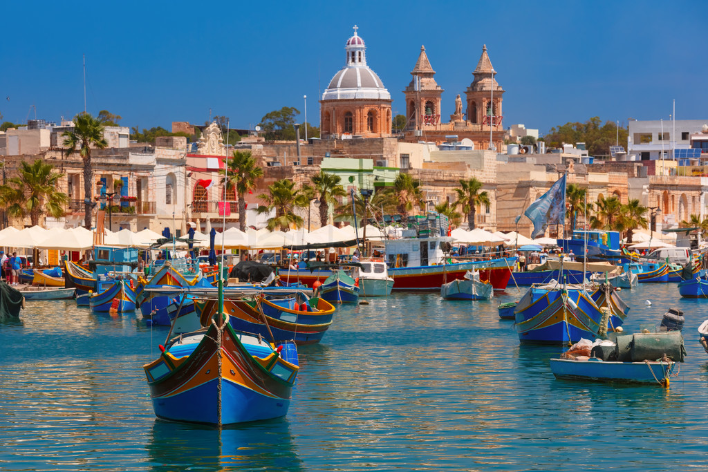 ͳ۾ɫС Luzzu ڵк Marsaxlokkۡʲ˵Ĵͳ۴ Luzzu