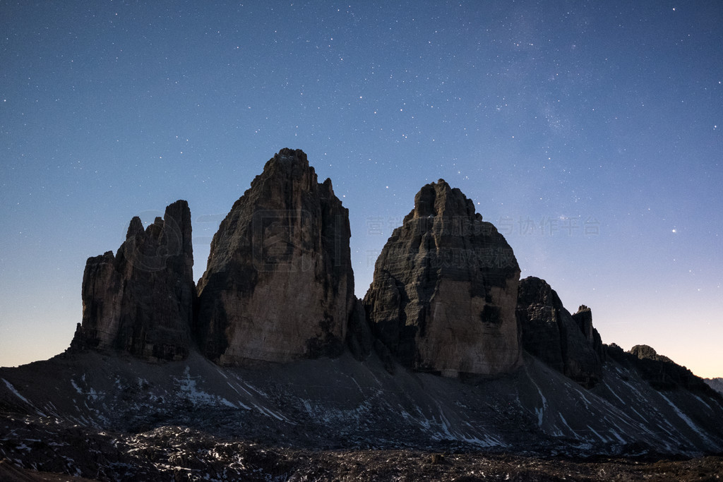 Tre Cime di Lavaredo ǶϿա׵ɽ