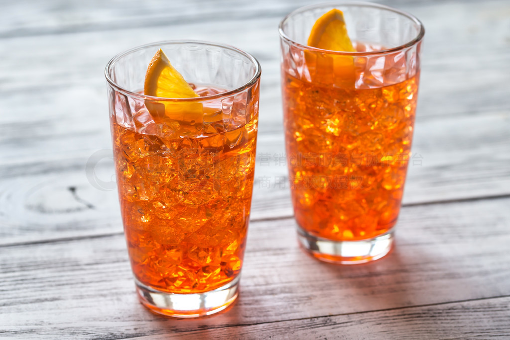 ɫľʱϵһ Aperol Spritz β