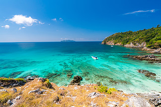 熱帶白色沙灘和浮潛 i>點 /i>的鳥瞰圖在科伯恩島安達曼海印度洋緬甸