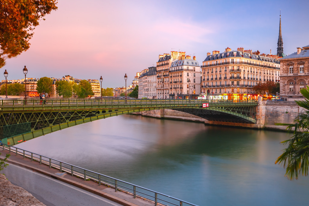 ڷʱ͵ Ile de la Cite  Pont d’Arcole ɫ֮ҹ Ile de la Cite