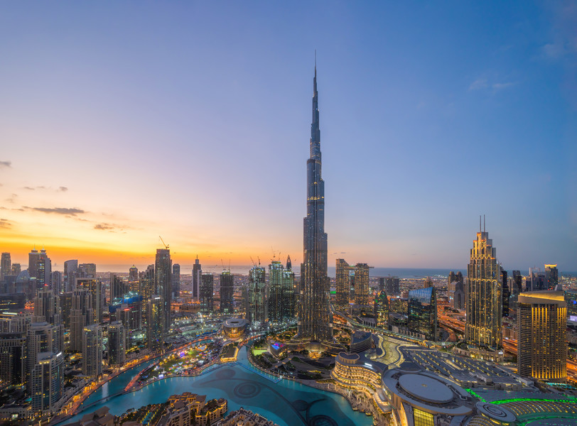 迪拜市中心天际线和喷泉,阿拉伯联合酋长国或阿联酋的哈利法塔鸟瞰图
