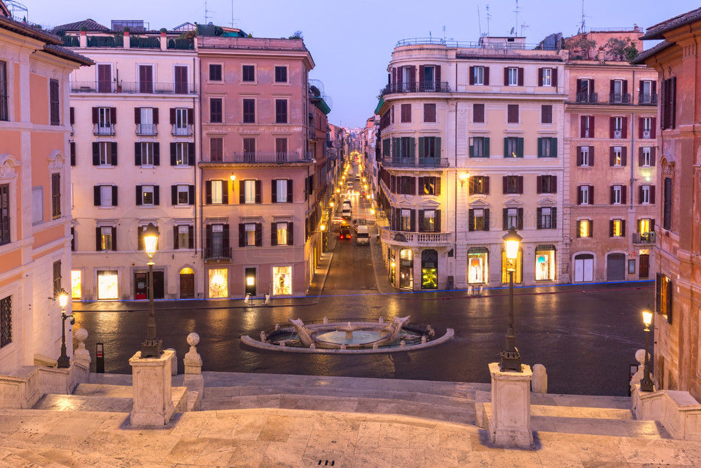 㳡ڰʽȪΪ Fontana della Barcaccia Ȫ糿ɫʱ䣬.. 㳡ϣ