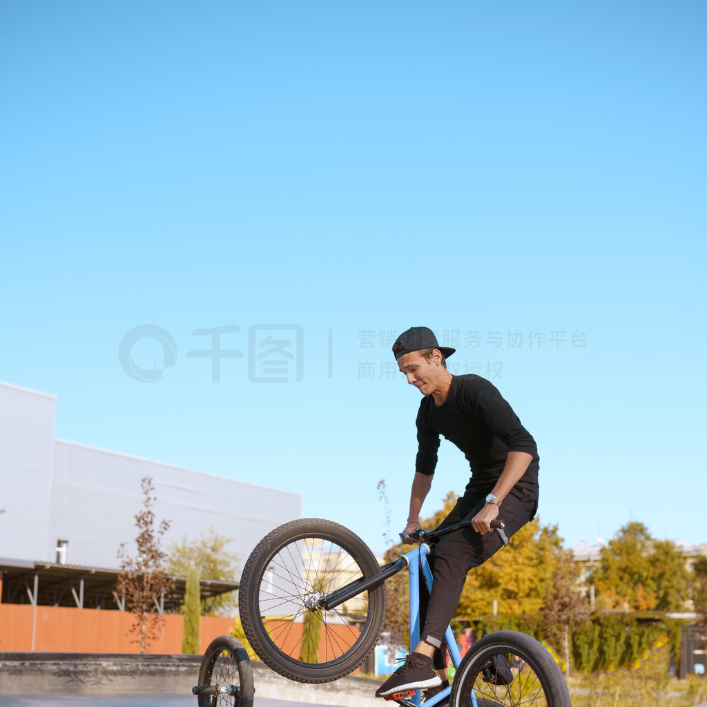 Bmx г˵ʽڻ幫԰ѵг˶Σյг˶ͷСļ԰г Bmx гʽڻ幫԰ѵ